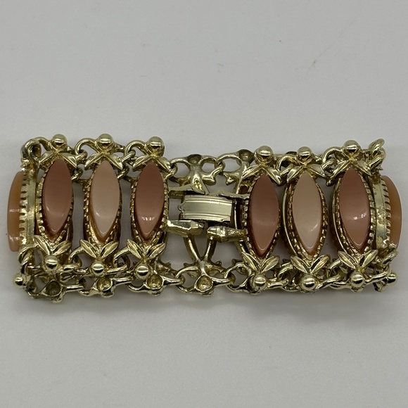 Vintage Lucite Peach & Tan Hanging Elements Gold-Tone Necklace Matching Bracelet - Picture 9 of 11